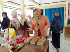 Pelatihan Keterampilan Bagi Masyarakat Perempuan  Menuju Desa Prima